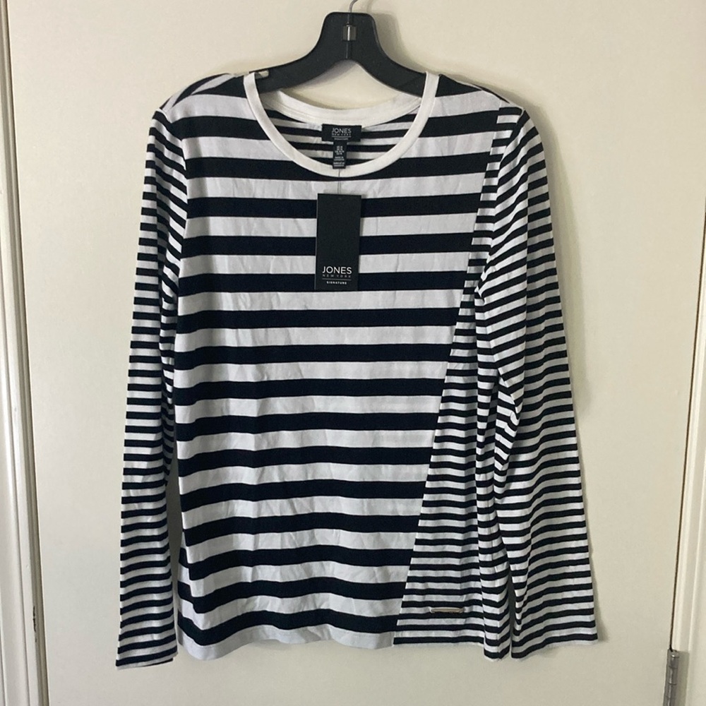 NWT Jones New York long sleeve black & white stripe Shirt Size M